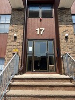 197 Sierra Ct in Woodbridge Township, NJ - Building Photo