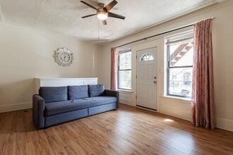 910 W Belle Plaine Ave in Chicago, IL - Foto de edificio - Building Photo