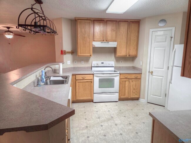 114 Bremerton Dr SW in Huntsville, AL - Building Photo - Building Photo