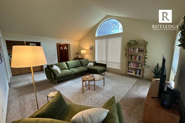 property at 2921 Grizzly Dr