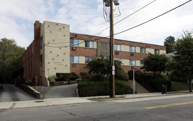 4465 Macarthur Blvd NW in Washington, DC - Foto de edificio - Building Photo