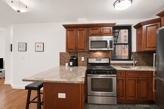 208 E 28th St in New York, NY - Building Photo - Building Photo