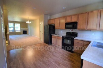 1419 NE Lockheart Ln in Hillsboro, OR - Building Photo - Building Photo