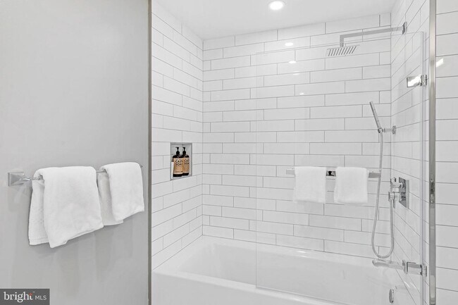 150 S Independence Mall W-Unit -909 in Philadelphia, PA - Building Photo - Building Photo