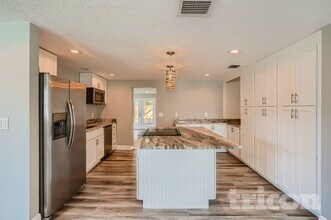 5285 86th Ave in Pinellas Park, FL - Foto de edificio - Building Photo