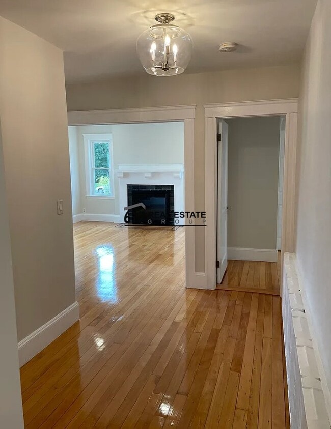 2 Water St, Unit 1 in Medford, MA - Foto de edificio - Building Photo