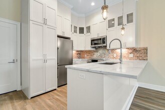 1077 Post Rd in Darien, CT - Building Photo - Building Photo
