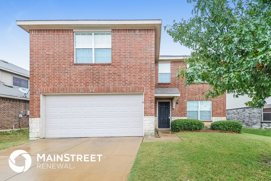 8536 Star Thistle Dr in Fort Worth, TX - Building Photo
