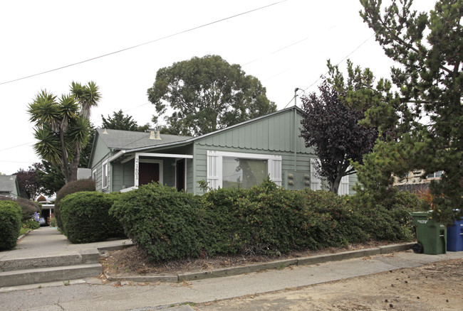 21601 E Cliff Dr in Santa Cruz, CA - Foto de edificio - Building Photo