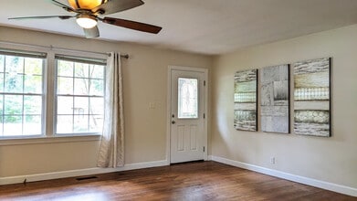 204 Celeste Cir in Chapel Hill, NC - Building Photo - Building Photo