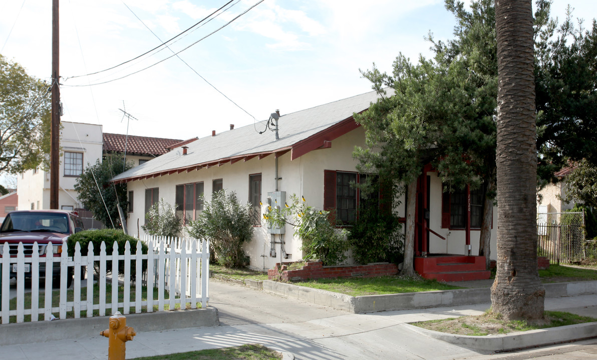 1720 E 6th St in Long Beach, CA - Foto de edificio