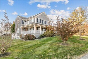 137 Prospect Ln in Portsmouth, RI - Building Photo