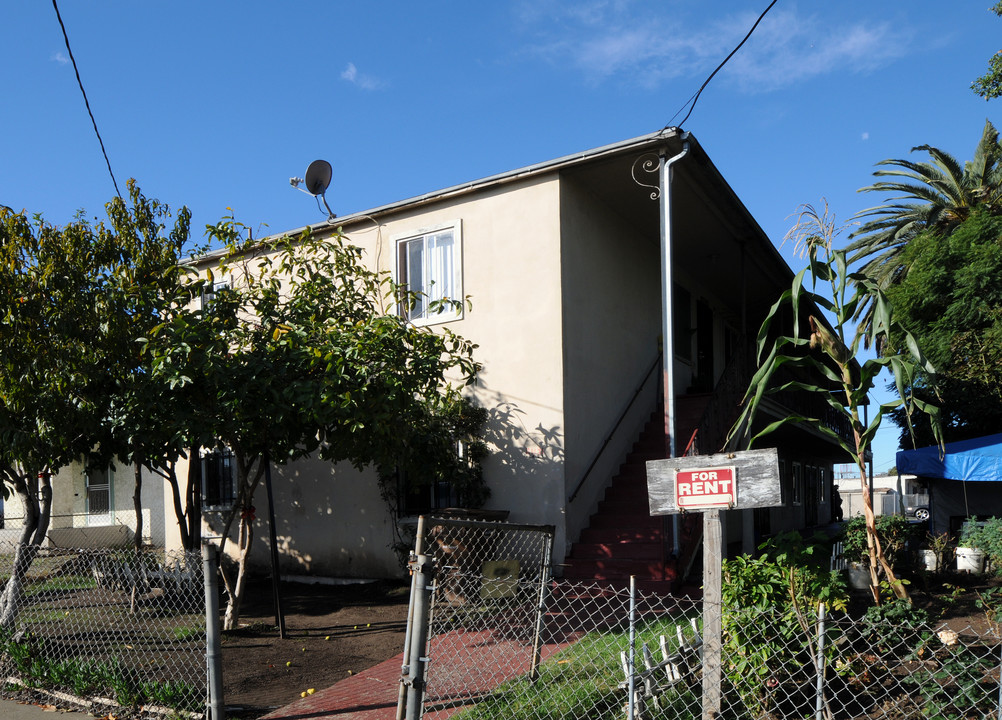 11421 Berendo Ave in Los Angeles, CA - Building Photo