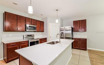 212 Forest Park Ave in Temple Terrace, FL - Building Photo - Building Photo