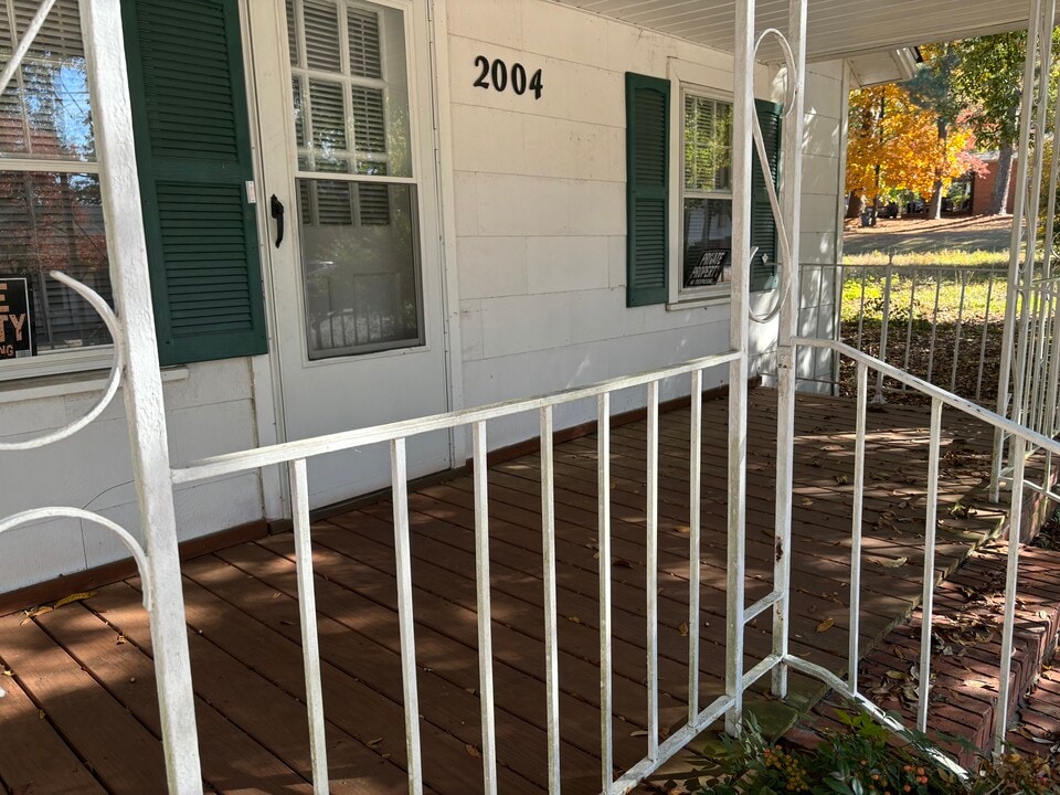 2004 Overlook Dr in Fayetteville, NC - Building Photo
