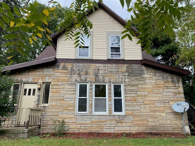 21 E York St in Akron, OH - Foto de edificio