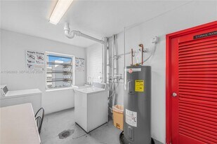 3020 Marcos Dr in Aventura, FL - Building Photo