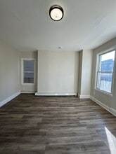 72 Van Nostrand Ave, Unit 1 in Jersey City, NJ - Foto de edificio - Building Photo