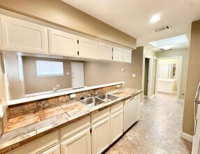 2308 W Hickory St in Denton, TX - Building Photo - Building Photo