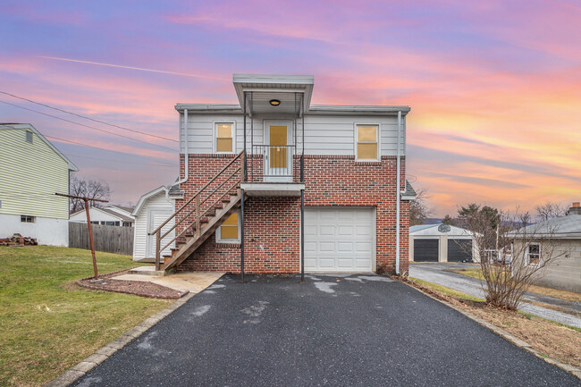38 Lancaster Ave, Unit B