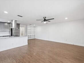 2531 W Twelfth St in Dallas, TX - Foto de edificio - Building Photo