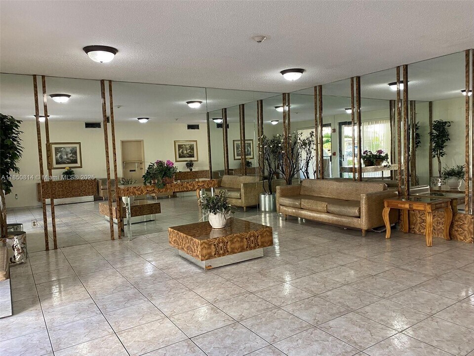 16751 NE 9th Ave in Miami, FL - Building Photo