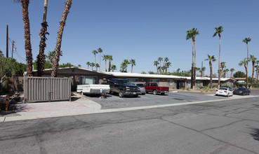 Mariscal Bungalows in Palm Springs, CA - Building Photo - Building Photo