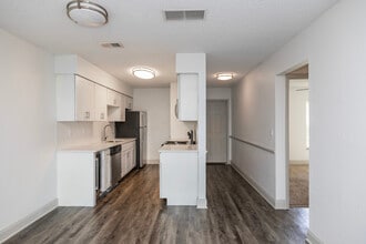 Sun Bay Palms at South Tampa in Tampa, FL - Foto de edificio - Building Photo