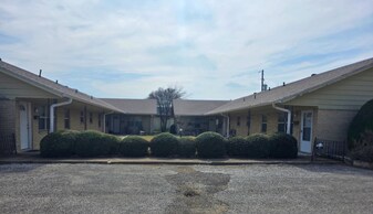 903 Lois St, Unit 8 in Kerrville, TX - Building Photo