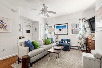 256 E St, Unit 1 in Boston, MA - Building Photo - Building Photo