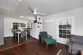 835 Old Ranch Rd 12 in San Marcos, TX - Foto de edificio - Building Photo