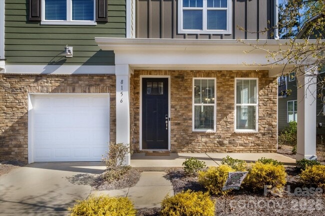 8156 Merryvale Ln in Charlotte, NC - Foto de edificio - Building Photo