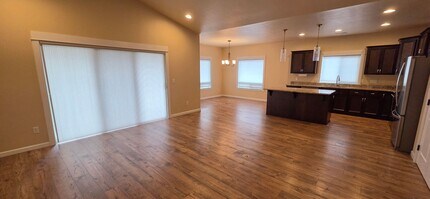 3704 Harper Wy in Medford, OR - Building Photo - Building Photo