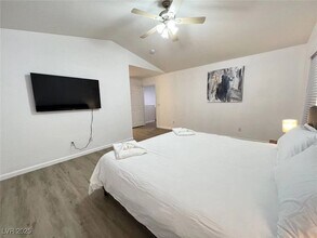 4570 Sparwood Dr in Las Vegas, NV - Building Photo - Building Photo