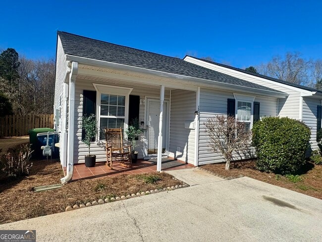 1653 Summerwoods Cir in Griffin, GA - Foto de edificio - Building Photo