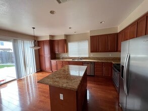 3775 Millerton Pl in West Sacramento, CA - Foto de edificio - Building Photo