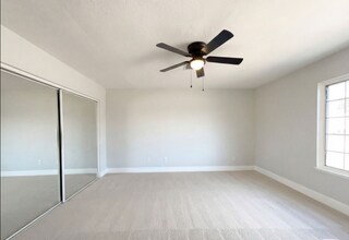 26842 Palacete Dr in Santa Clarita, CA - Foto de edificio - Building Photo