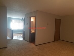 918 9th Ave SE in Valley City, ND - Foto de edificio - Building Photo