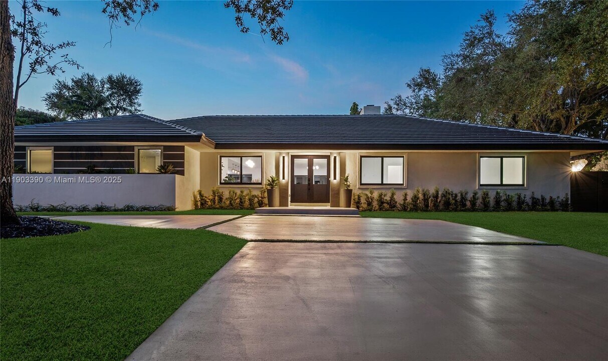 7865 SW 183rd Terrace in Palmetto Bay, FL - Building Photo