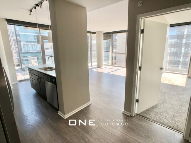 153 N Desplaines St-Unit -3 in Chicago, IL - Building Photo - Building Photo