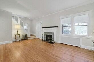 10 Robins Rd in New Rochelle, NY - Building Photo - Building Photo