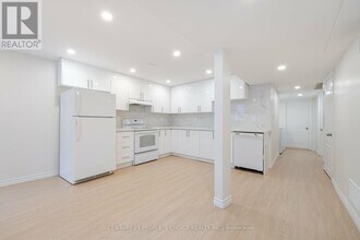5654 Dolmite Heights in Mississauga, ON - Building Photo - Building Photo