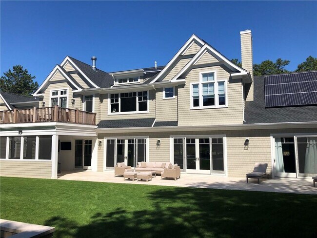 4 Albert Ave in Southampton, NY - Building Photo - Building Photo