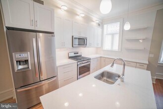 2126 Locust St in Philadelphia, PA - Building Photo - Building Photo