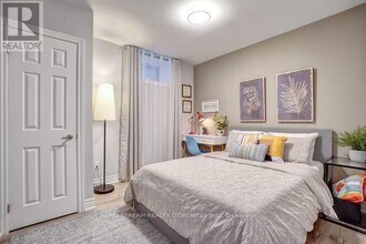 25 Duncannon Dr in Toronto, ON - Building Photo - Building Photo