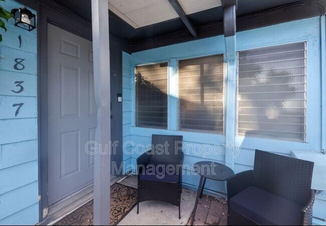 property at 1837 Robinhood St