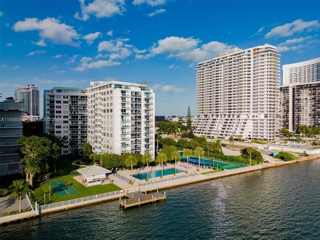 3301 NE 5th Ave in Miami, FL - Building Photo - Building Photo