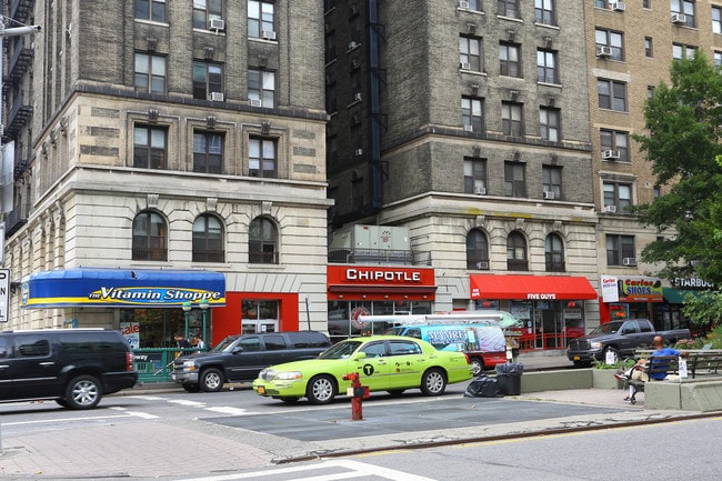 600 W 111th St in New York, NY - Building Photo - Building Photo
