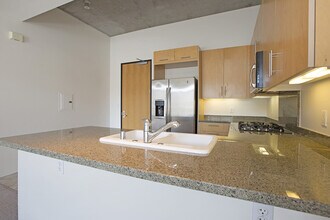 1050 Island Ave in San Diego, CA - Building Photo - Building Photo