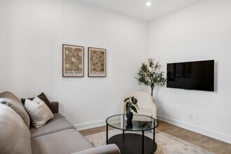 887 Somerset St W in Ottawa, ON - Building Photo - Building Photo